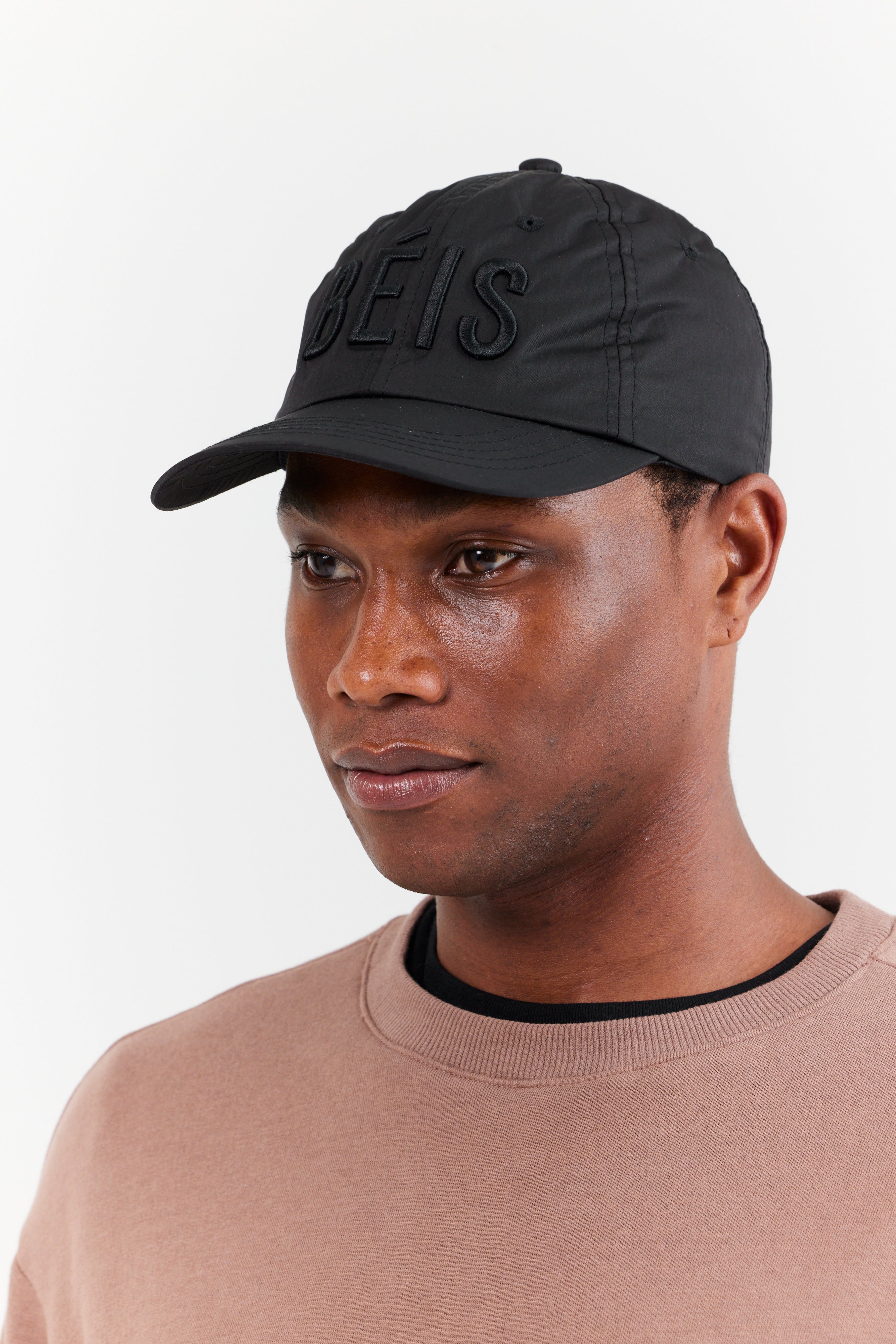 The BÉISball Cap in Black