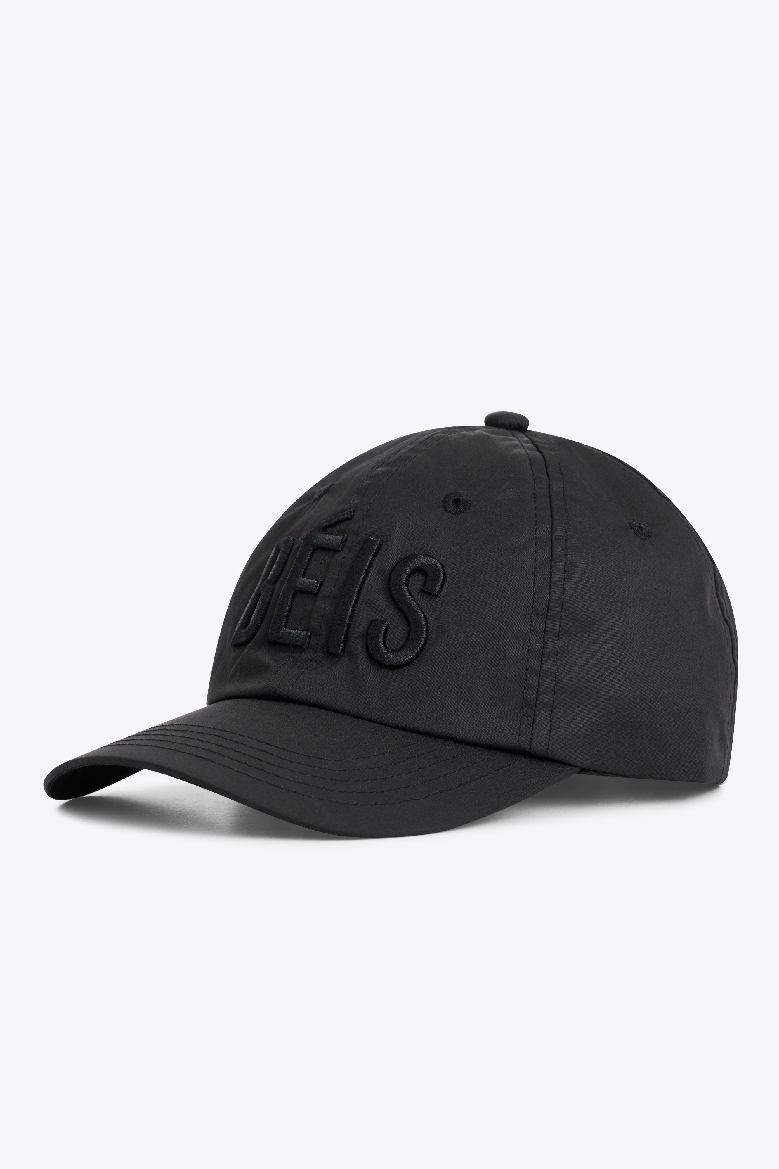 The BÉISball Cap in Black