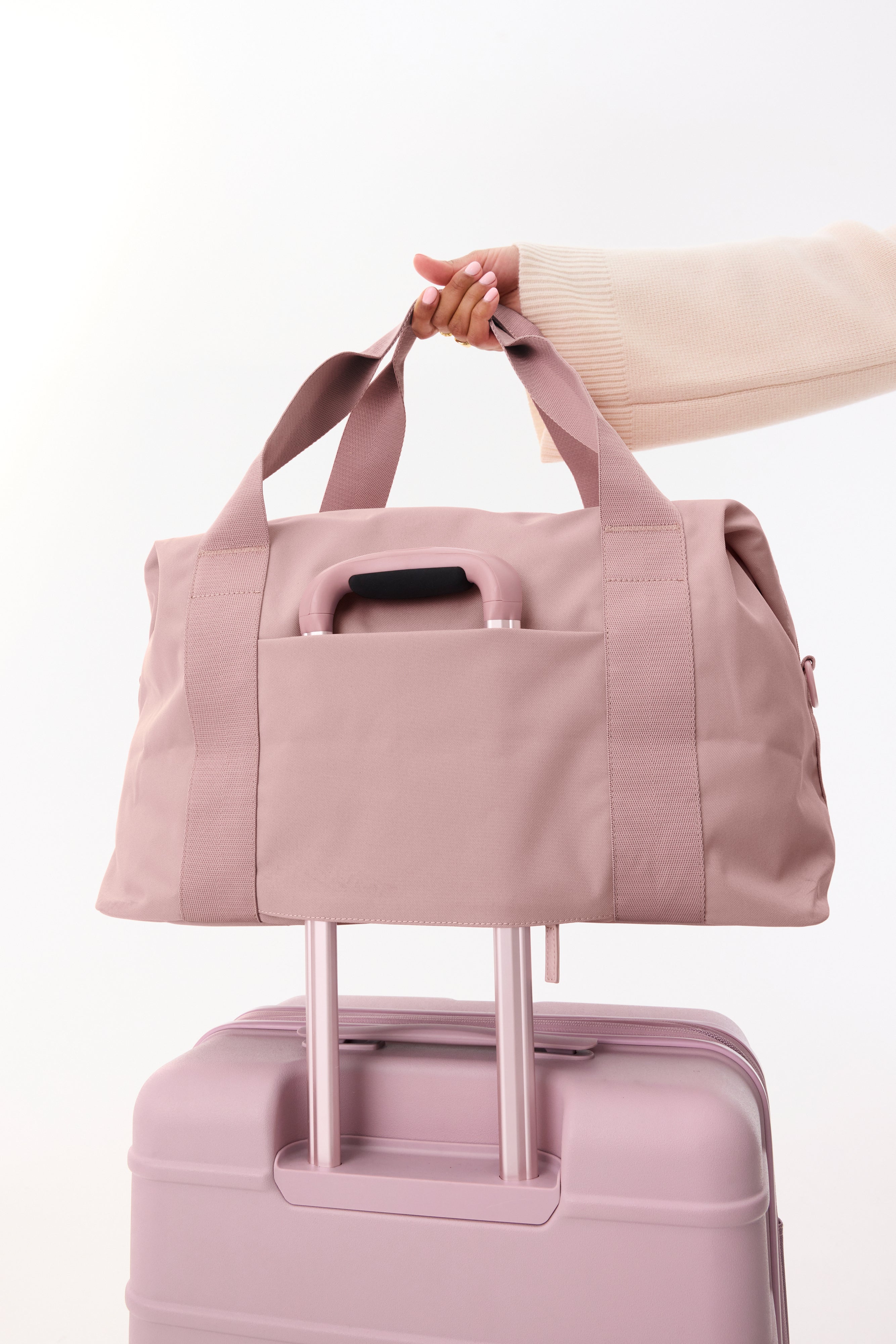 The BÉISics Duffle in Atlas Pink